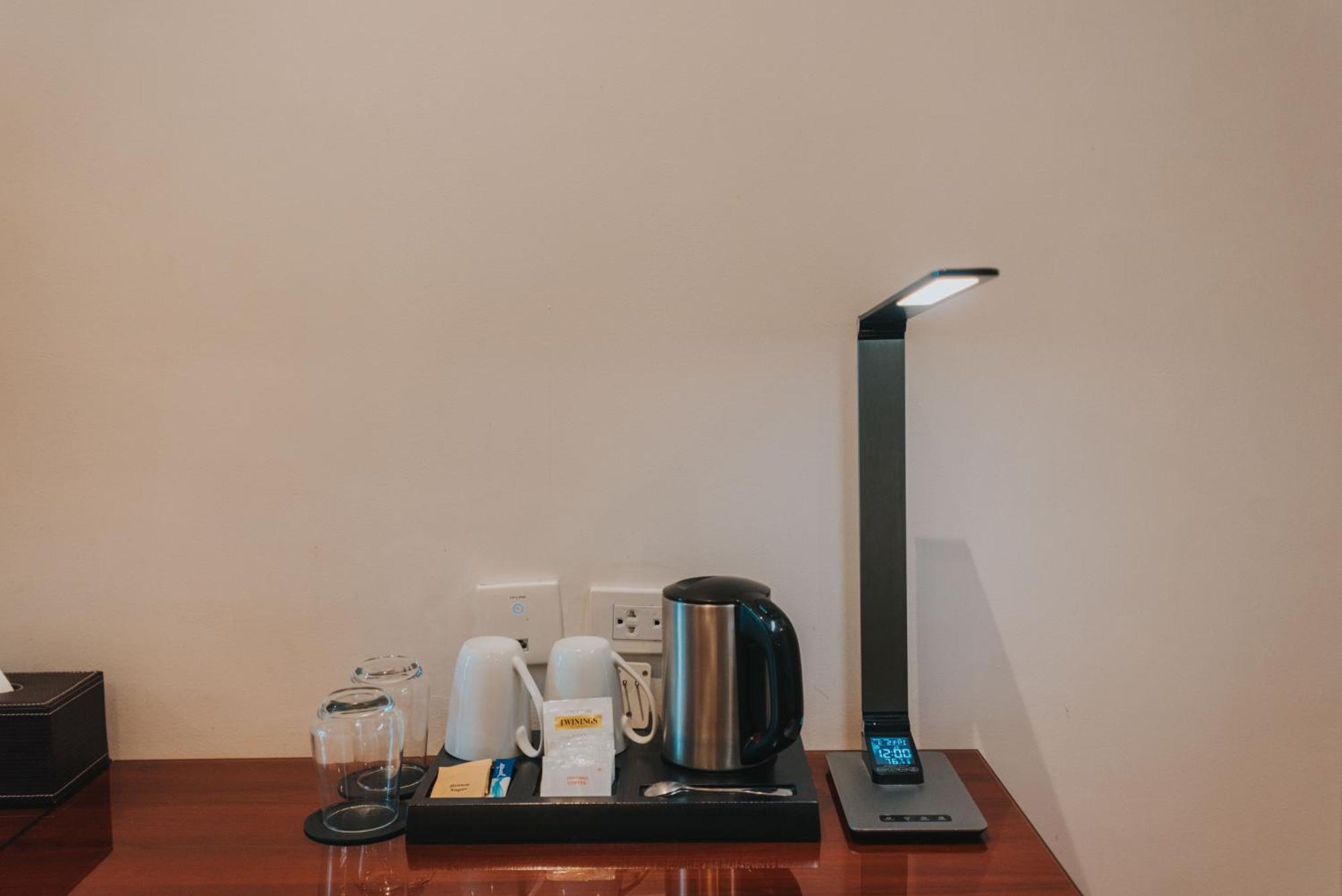 Surestay Plus Hotel By Best Western Ac Luxe Angeles City Экстерьер фото