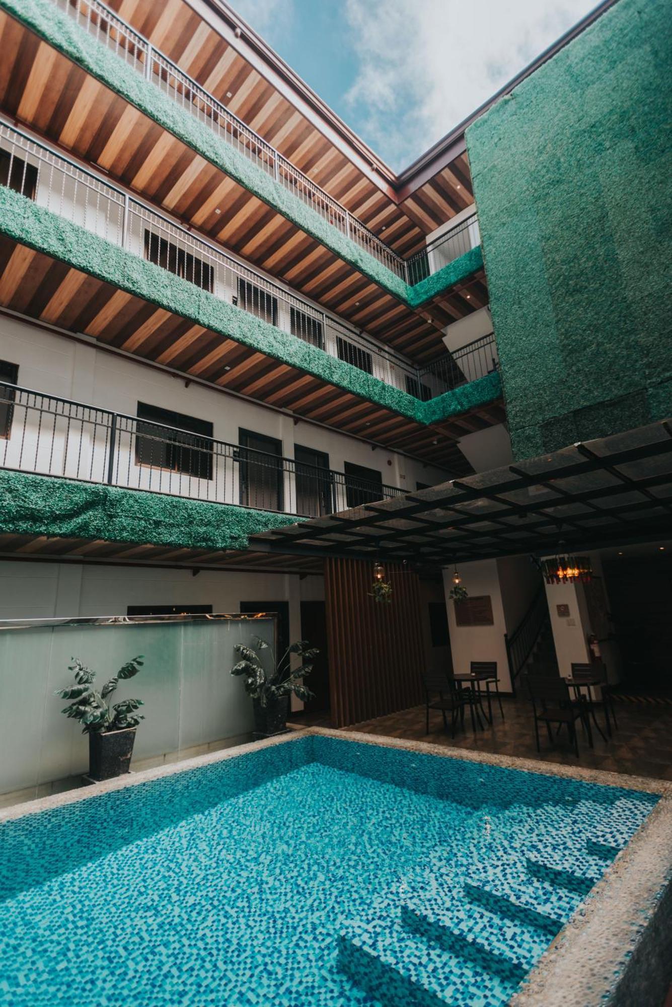Surestay Plus Hotel By Best Western Ac Luxe Angeles City Экстерьер фото