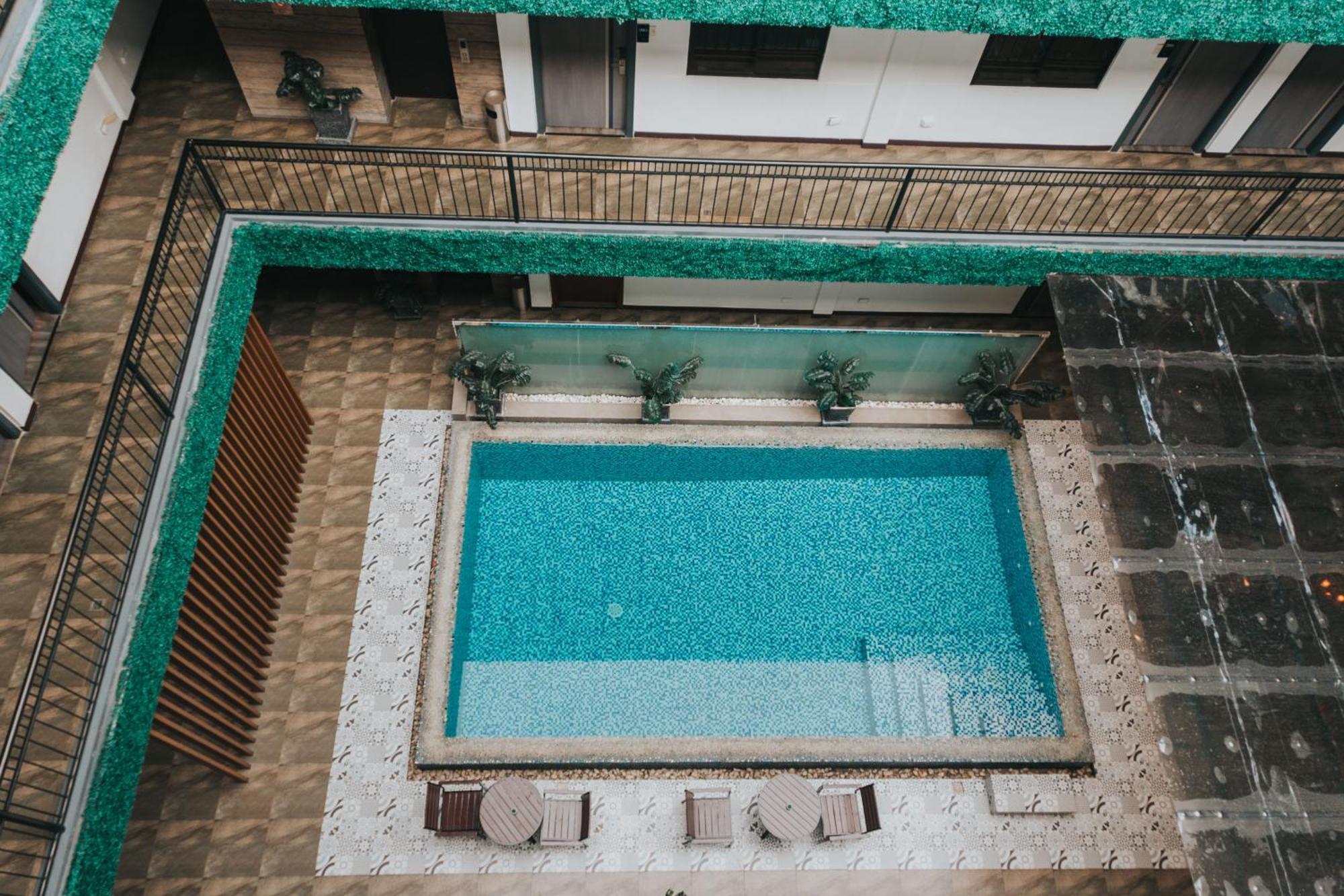 Surestay Plus Hotel By Best Western Ac Luxe Angeles City Экстерьер фото