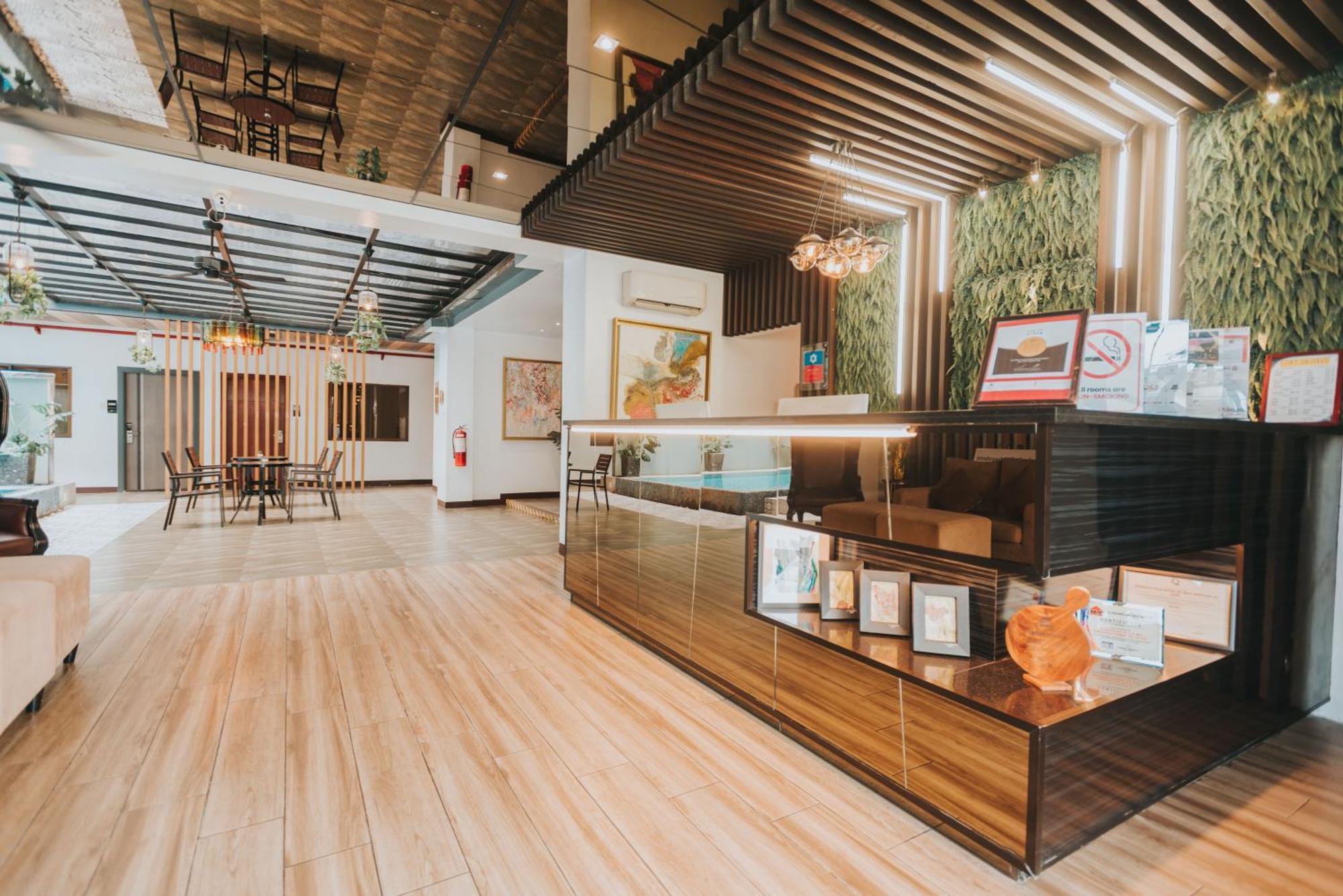Surestay Plus Hotel By Best Western Ac Luxe Angeles City Экстерьер фото