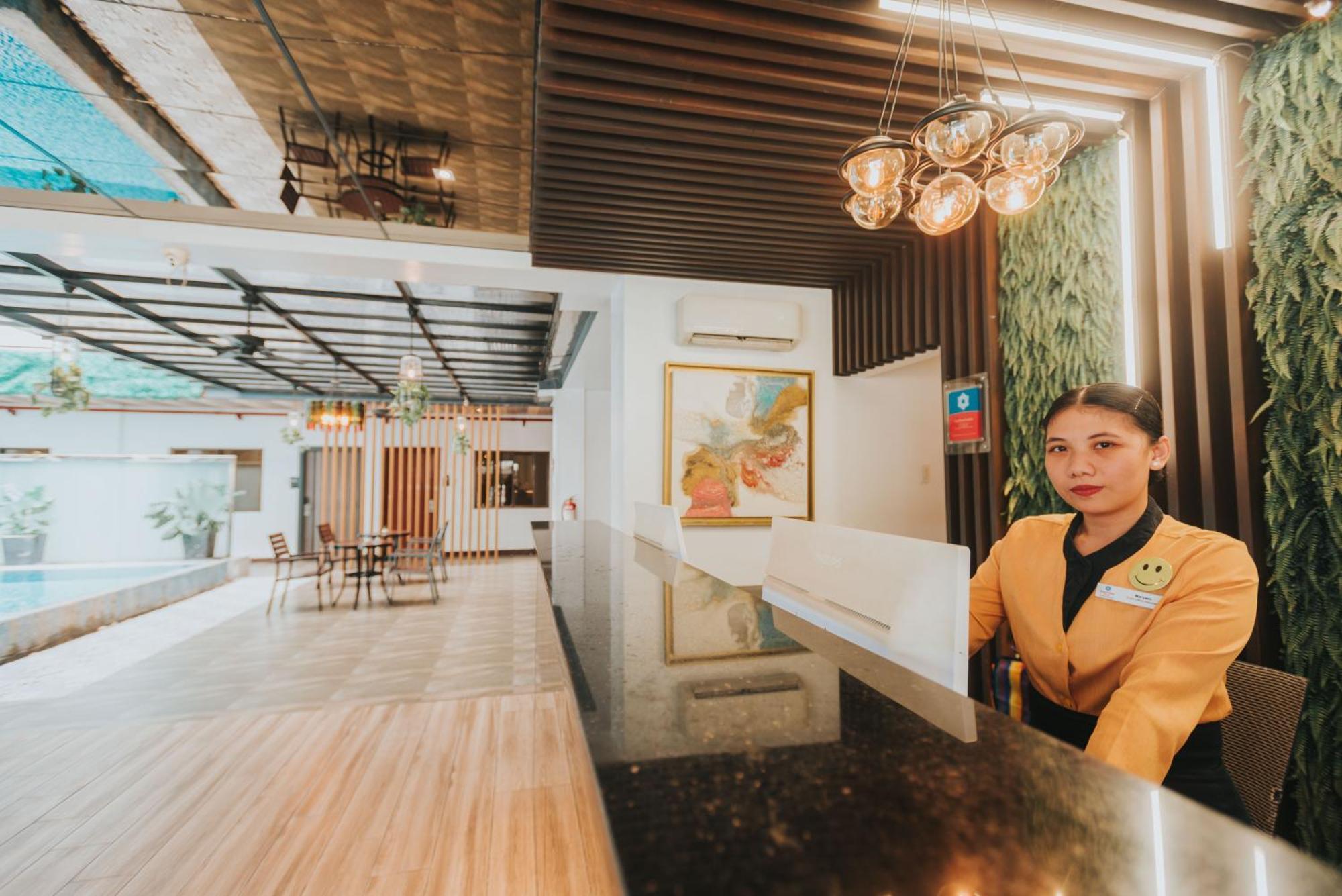 Surestay Plus Hotel By Best Western Ac Luxe Angeles City Экстерьер фото