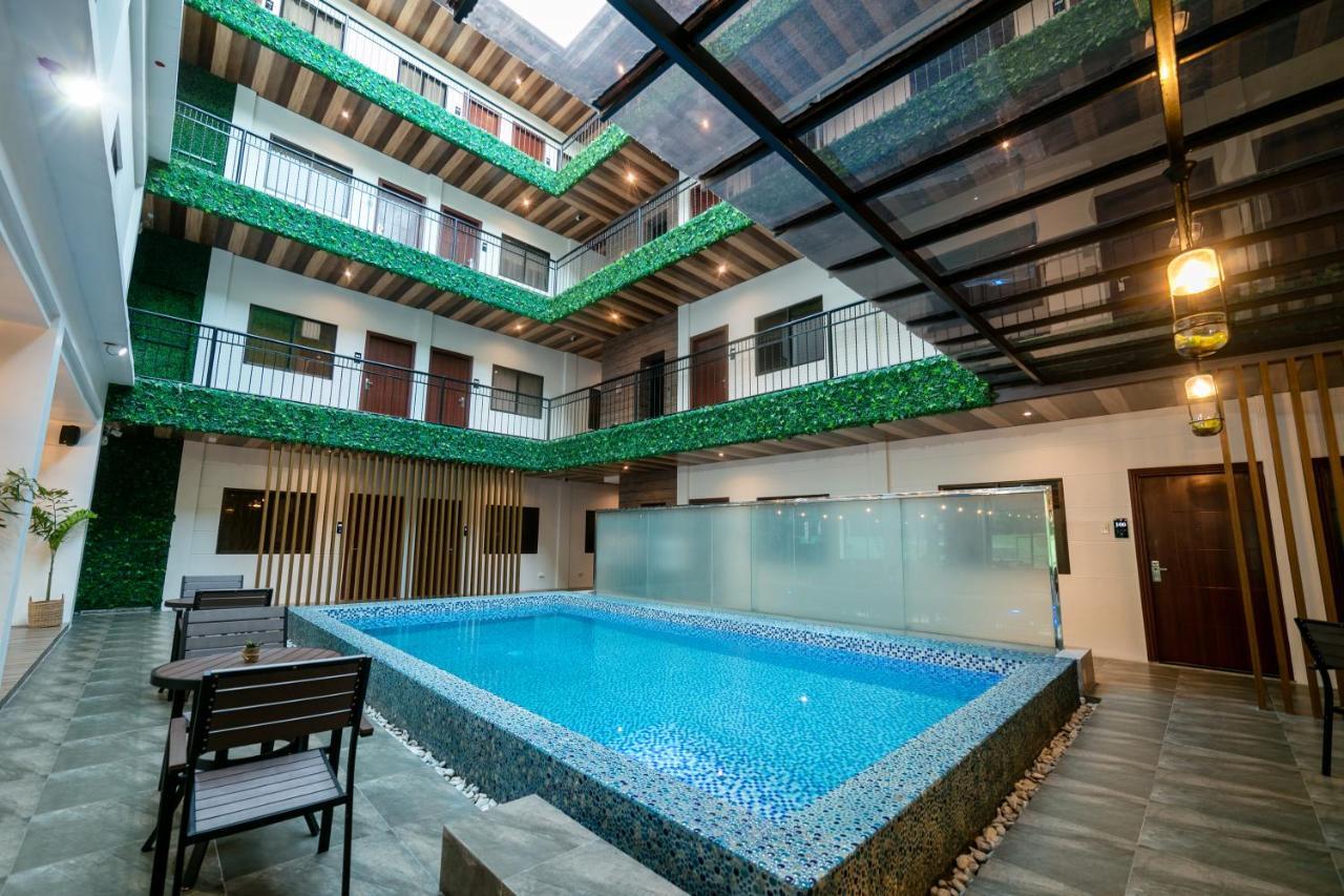Surestay Plus Hotel By Best Western Ac Luxe Angeles City Экстерьер фото
