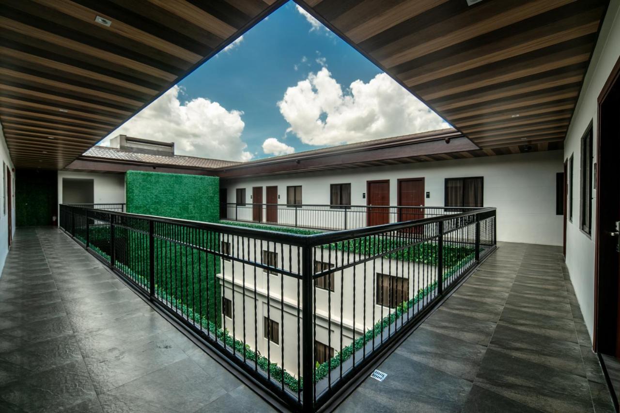 Surestay Plus Hotel By Best Western Ac Luxe Angeles City Экстерьер фото